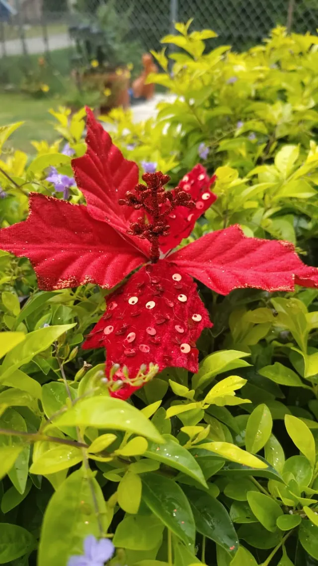 Flor roja con lentejuela, 20 × 10 cm · 5 hojas