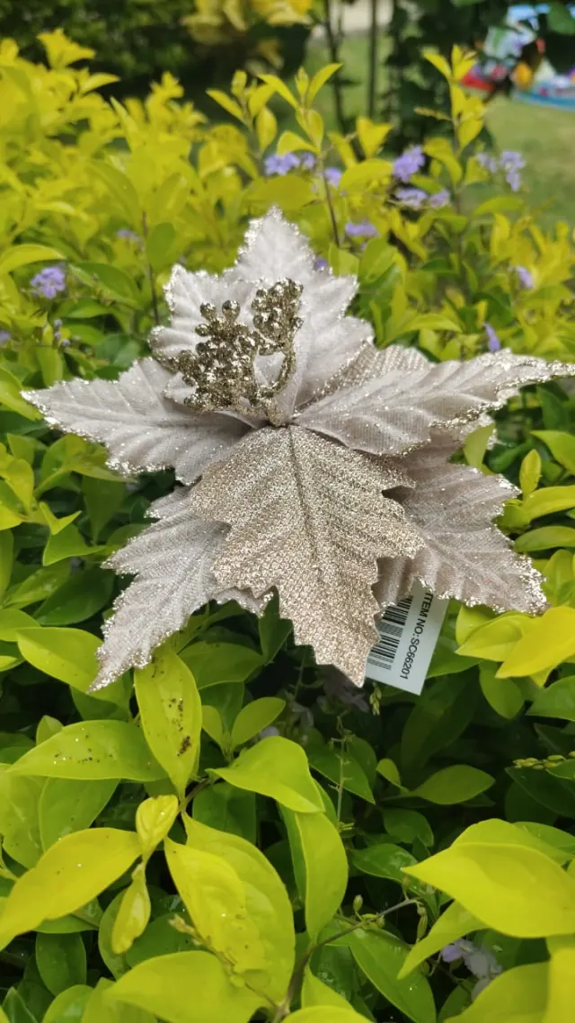 Flor champaña con escarcha dorada, 22 cm · 8 hojas