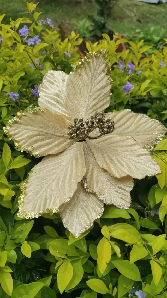 Flor dorada escarchada, 22 cm · 8 hojas