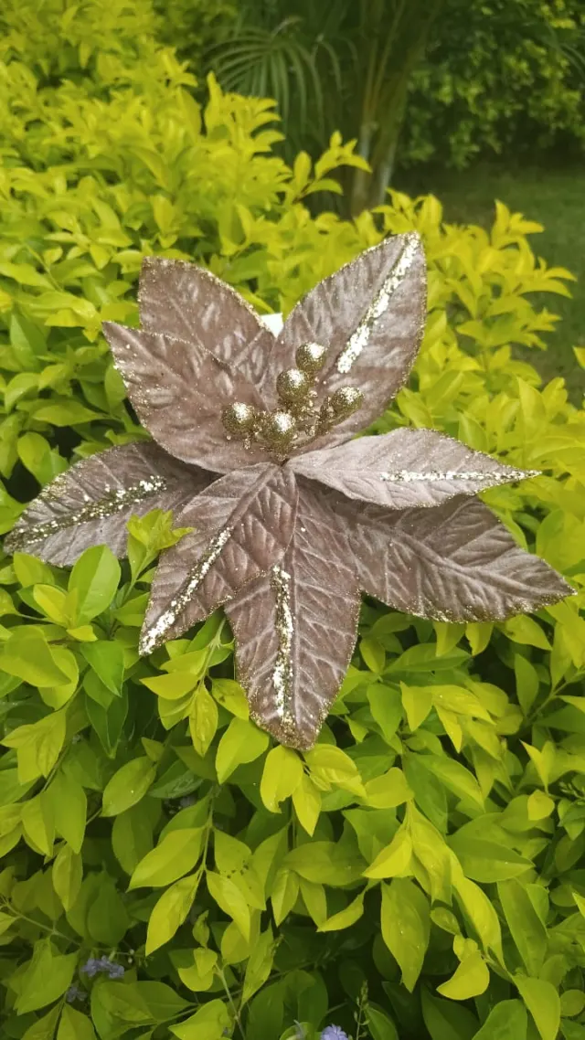Flor orquídea con escarcha dorada, 26 cm · 15 hojas