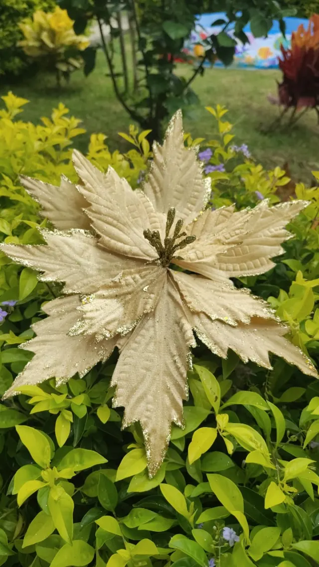 Flor dorada escarchada, 34 cm · 10 hojas
