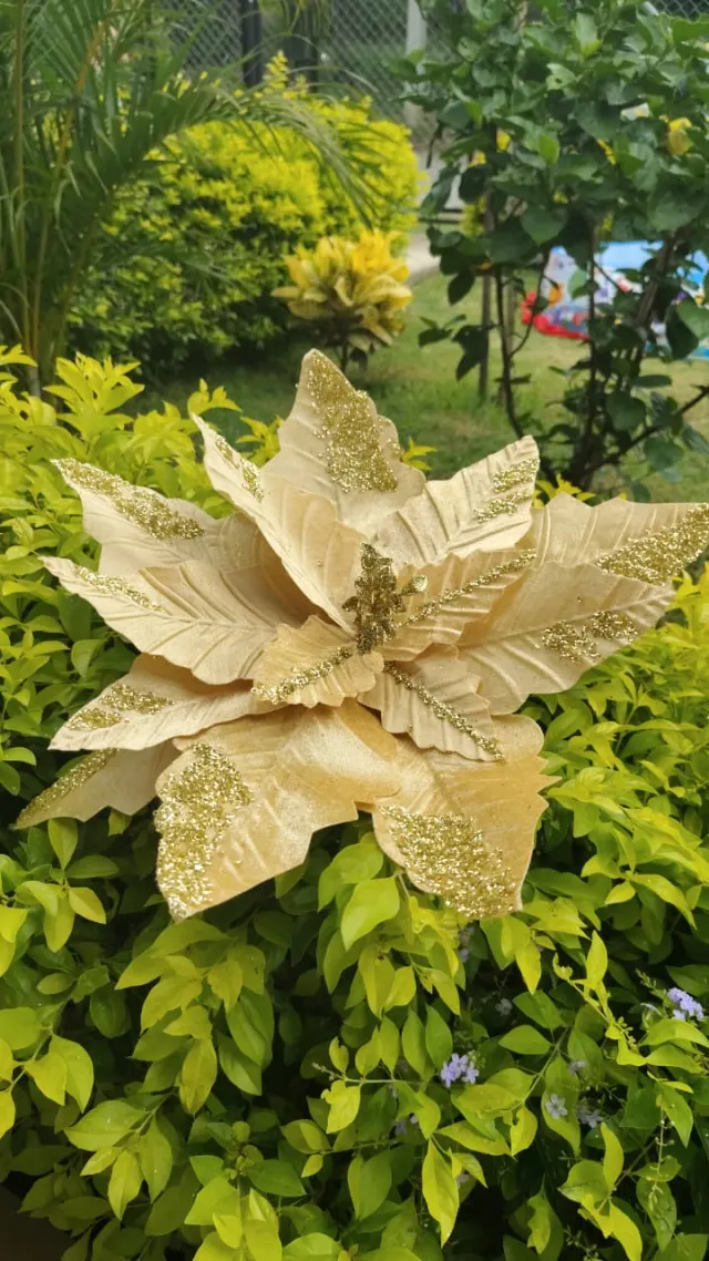 Flor dorada escarchada, 48 cm · 14 hojas